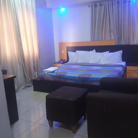 Alluring View Hotel - Toyin Sreet อีเคจา ภายนอก รูปภาพ