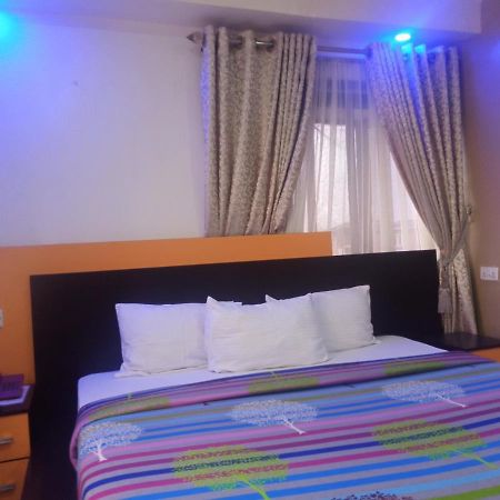 Alluring View Hotel - Toyin Sreet อีเคจา ภายนอก รูปภาพ