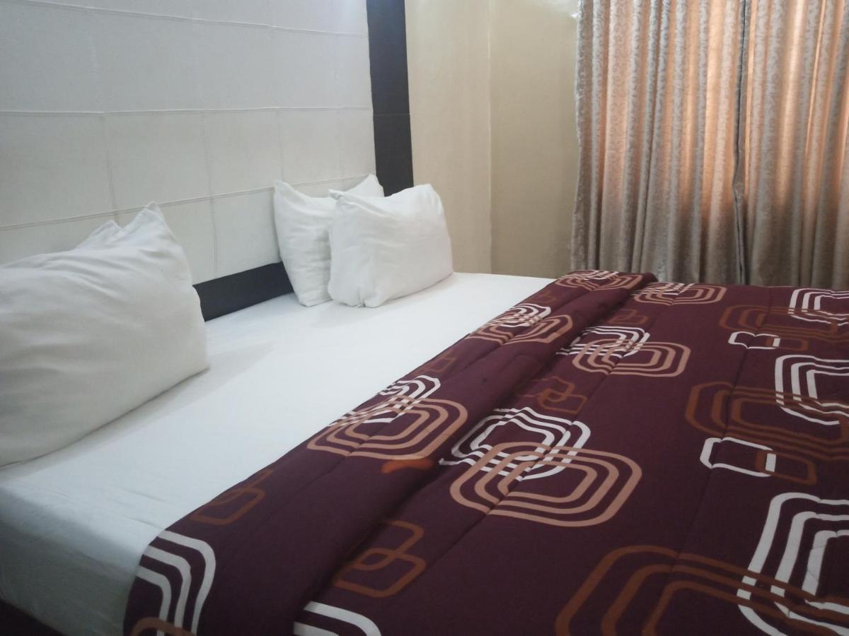 Alluring View Hotel - Toyin Sreet อีเคจา ภายนอก รูปภาพ