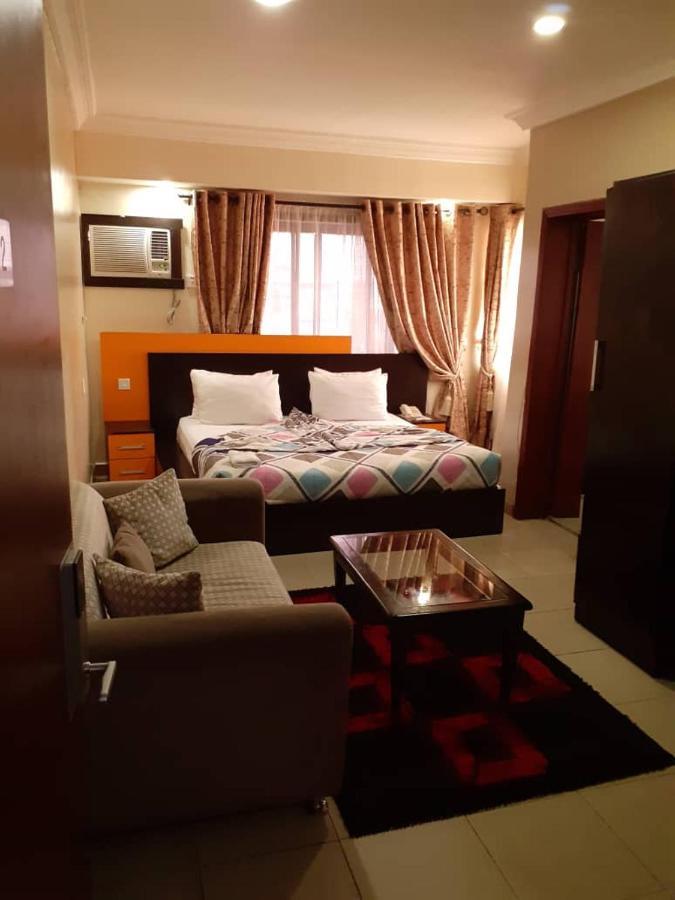 Alluring View Hotel - Toyin Sreet อีเคจา ภายนอก รูปภาพ