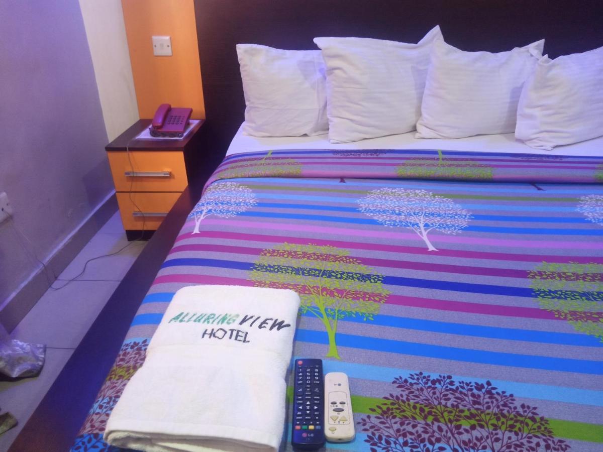 Alluring View Hotel - Toyin Sreet อีเคจา ภายนอก รูปภาพ