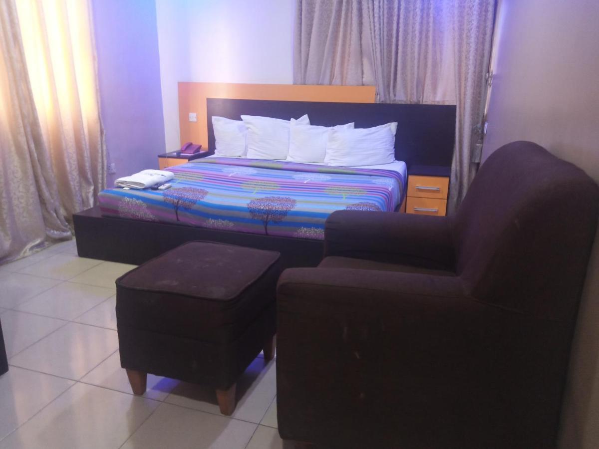 Alluring View Hotel - Toyin Sreet อีเคจา ภายนอก รูปภาพ